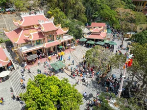 Spiritual Journey: Hundreds of Thousands Visit Ba Den Mountain Spring Festival in Tay Ninh - image 1