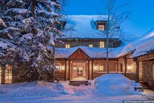 Inside Tom Cruise’s Breathtaking $40 Million Fairytale Estate: A Glimpse into Luxury Living and Stunning Architecture - image 7