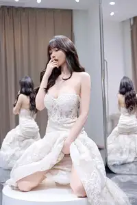 Yue Er Yue Er Shines in Pristine Wedding Gown: Captivating XiuRen No.10663 Collection - image 14