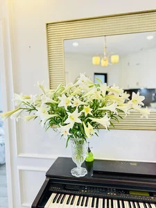 Step Inside the Stunning Flower-Filled Home of Editor Khanh Trang - image 4