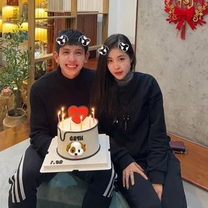 The Radiant Beauty of Footballer Hong Duy’s Wife: A Master’s Degree Holder Joins the Football Family - image 0