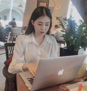 The Radiant Beauty of Footballer Hong Duy’s Wife: A Master’s Degree Holder Joins the Football Family - image 4