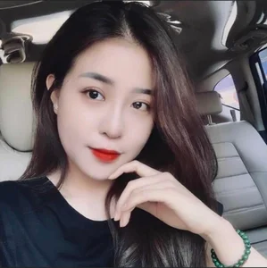 The Radiant Beauty of Footballer Hong Duy’s Wife: A Master’s Degree Holder Joins the Football Family - image 3