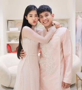 The Radiant Beauty of Footballer Hong Duy’s Wife: A Master’s Degree Holder Joins the Football Family - image 6