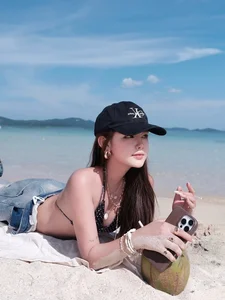 The Allure of the 'Baby-Faced' Hot Girl: Summer Beach Style Trends - image 7