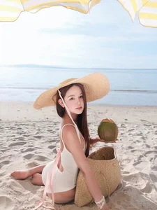 The Allure of the 'Baby-Faced' Hot Girl: Summer Beach Style Trends - image 1