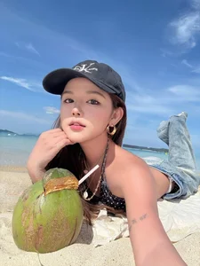 The Allure of the 'Baby-Faced' Hot Girl: Summer Beach Style Trends - image 6