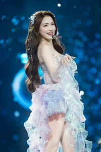 Miss International Thanh Thuy Stuns as an Ethereal Angel at Hoa Minzy’s Concert: Elegant White Outfit and Dreamy Stage Visuals - image 4
