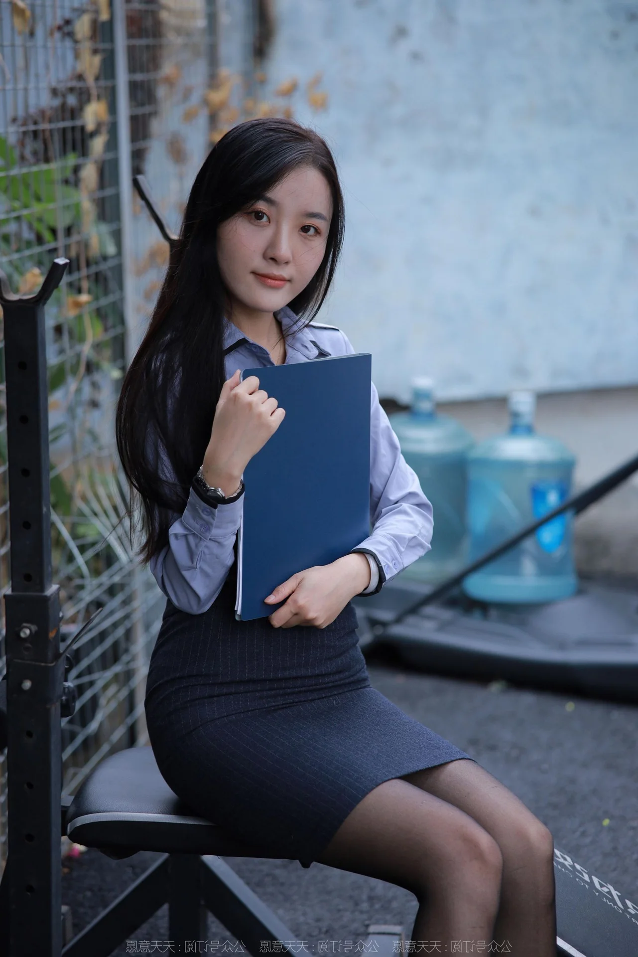 Professional Elegance: IESS Wanping Black Silk Secretary Style Gallery