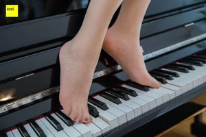 IESS Qiqi: Beautiful Feet on Black and White Piano Keys 2 - image 13