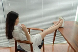 IESS SXJ No.1626 Xiao Jin: Elegant Silk Stocking Fashion and Portrait Gallery - image 14
