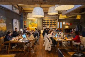 Hanoi's Unique Book Cafe: A Literary Haven Decorated with Three Tons of Books - image 8