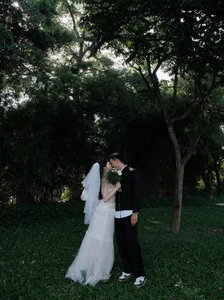Thanh Chung and His Stylish Wife Share Sweet Moments: A Glimpse into Their Romantic Life - image 6
