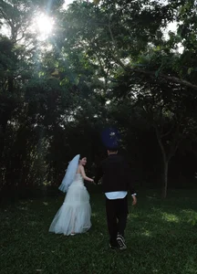 Thanh Chung and His Stylish Wife Share Sweet Moments: A Glimpse into Their Romantic Life - image 5