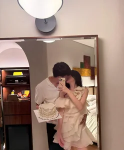 Thanh Chung and His Stylish Wife Share Sweet Moments: A Glimpse into Their Romantic Life - image 2