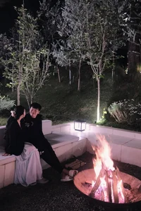 Thanh Chung and His Stylish Wife Share Sweet Moments: A Glimpse into Their Romantic Life - image 4