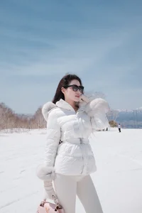 Miss Vietnam Do Thi Ha and Businessman Nguyen Viet Vuong’s Elegant Japan Getaway: Travel Highlights and Fashion - image 3
