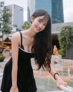 Asian Influencer's 'Real Beauty' Reveal Sparks Viral Discussion - image 0