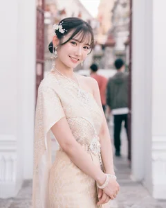 Asian Influencer's 'Real Beauty' Reveal Sparks Viral Discussion - image 6