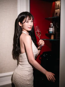 Asian Influencer's 'Real Beauty' Reveal Sparks Viral Discussion - image 9