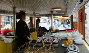 Bangkok Bus Food Tour: Sightseeing and Thai Cuisine - image 5