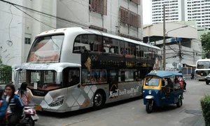 Bangkok Bus Food Tour: Sightseeing and Thai Cuisine - image 10
