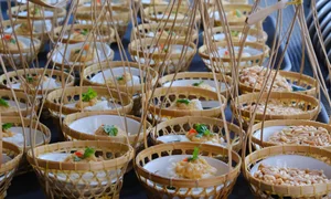 Bangkok Bus Food Tour: Sightseeing and Thai Cuisine - image 1