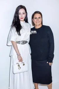 Dilraba Dilmurat's Appearance at Paris Fashion Week Sparks Debate Among Fans and Fashion Critics - image 7