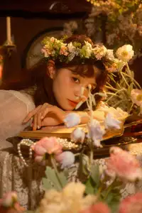 Qiu Qiu in YiTuYu Vol.8546: Dreamy Vintage Serenity Amidst Golden Hour Blooms - image 10