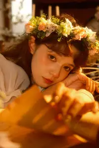 Qiu Qiu in YiTuYu Vol.8546: Dreamy Vintage Serenity Amidst Golden Hour Blooms - image 5