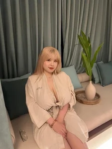 Hai Duong Influencer Goes Viral with Bold Tape Dress Fashion Trend - image 2