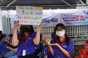 Creative and Humorous Banners Cheering Students During Vietnam's High-Stakes Exam Season - image 1