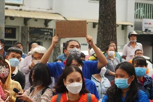 Creative and Humorous Banners Cheering Students During Vietnam's High-Stakes Exam Season - image 9