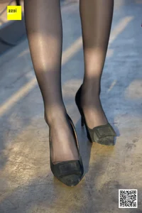 Lai Lai: Elegant Black Silk and Dress in IESS SXJ NO.174 - image 64