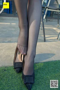 Lai Lai: Elegant Black Silk and Dress in IESS SXJ NO.174 - image 28
