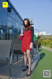 Lai Lai: Elegant Black Silk and Dress in IESS SXJ NO.174 - image 33