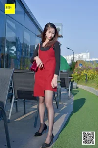 Lai Lai: Elegant Black Silk and Dress in IESS SXJ NO.174 - image 58