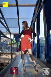 Lai Lai: Elegant Black Silk and Dress in IESS SXJ NO.174 - image 34