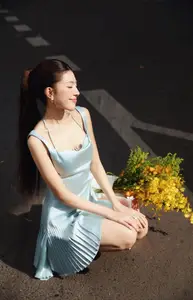 LAMOON Captivates Pure Beauty and Alluring Charisma Under the Radiant Sun - image 7