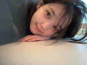 Korean Star IU Stuns Fans with Viral No-Makeup Photos: Discover Her Timeless Beauty and Skincare Secrets in Her Thirties - image 2