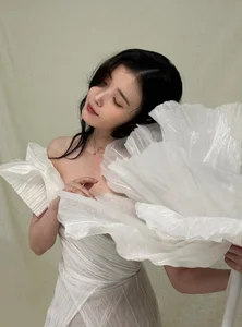 Korean Star IU Stuns Fans with Viral No-Makeup Photos: Discover Her Timeless Beauty and Skincare Secrets in Her Thirties - image 3