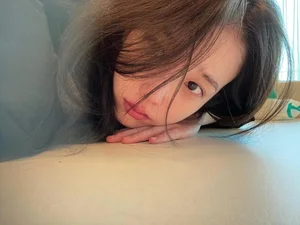 Korean Star IU Stuns Fans with Viral No-Makeup Photos: Discover Her Timeless Beauty and Skincare Secrets in Her Thirties - image 4