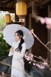 Elegant White Ao Dai: Pure Beauty of Vietnamese Woman with Pristine Orchids. - image 10