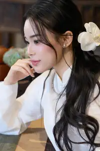 Elegant White Ao Dai: Pure Beauty of Vietnamese Woman with Pristine Orchids. - image 0