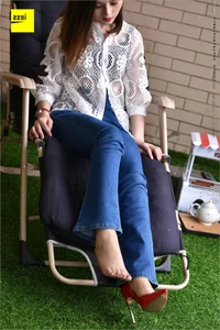 Guang Yan - Jeans and Red High Heels IESS Sizu Biandang 224 - image 24