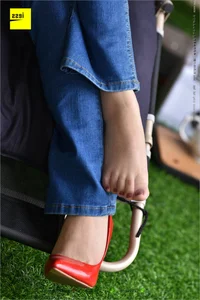 Guang Yan - Jeans and Red High Heels IESS Sizu Biandang 224 - image 51