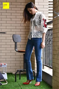 Guang Yan - Jeans and Red High Heels IESS Sizu Biandang 224 - image 31