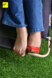 Guang Yan - Jeans and Red High Heels IESS Sizu Biandang 224 - image 59