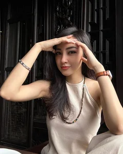 Fitness and Mystery: The Rise of the Gym Hot Girl with a Striking Mixed-Race Aesthetic - image 9