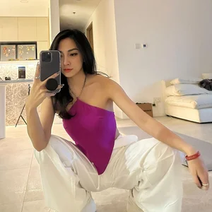 Fitness and Mystery: The Rise of the Gym Hot Girl with a Striking Mixed-Race Aesthetic - image 0